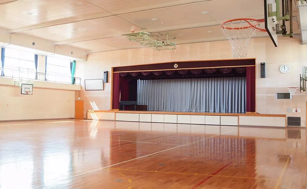 金江津小学校の体育館